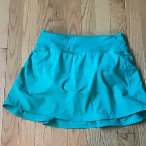 LULULEMON pace rival mid rise skirt size 2 NWOT. GREEN
